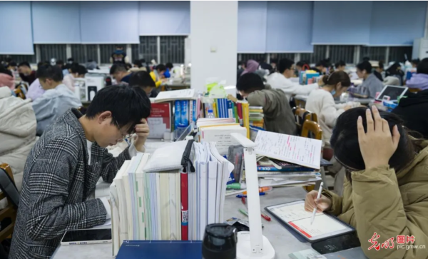 忠泰策略 光明夜读：师生“互鸽”，让保研充满博弈？